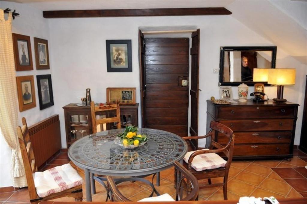 Srednji Radovčići Rilovic Houseヴィラ エクステリア 写真
