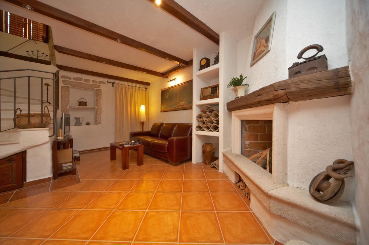 Srednji Radovčići Rilovic Houseヴィラ エクステリア 写真