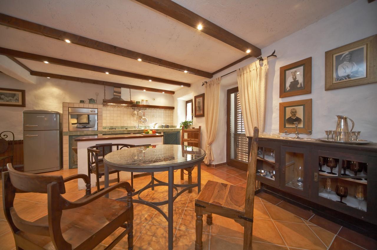 Srednji Radovčići Rilovic Houseヴィラ エクステリア 写真